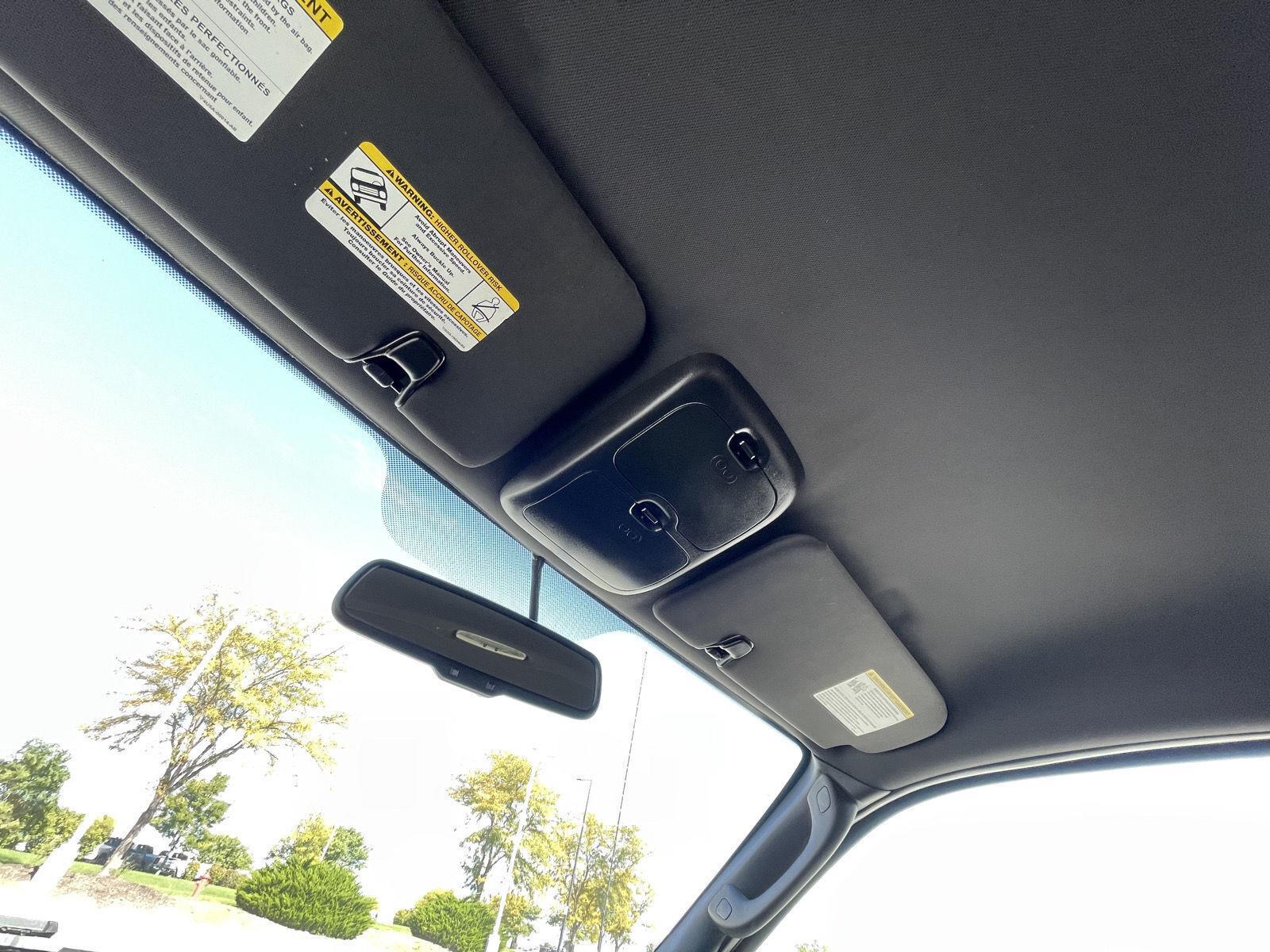 Vehicle photo 21