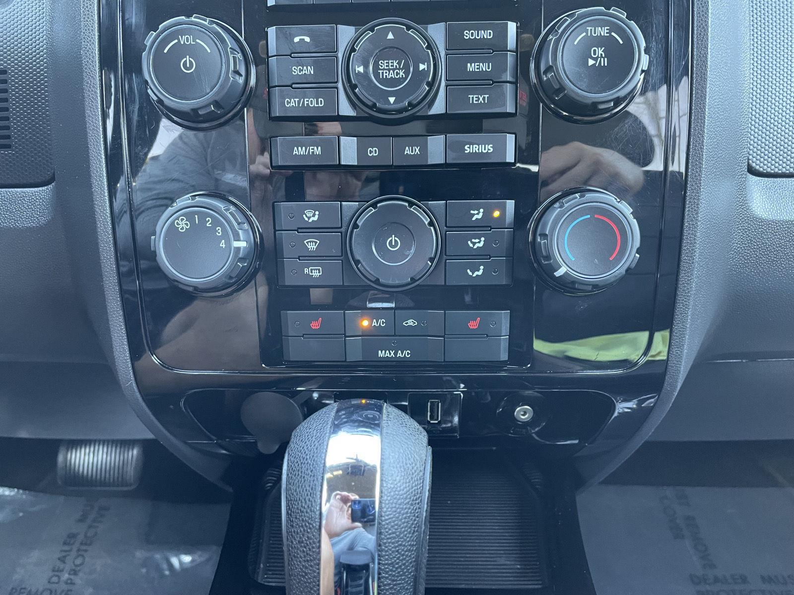 Vehicle photo 24