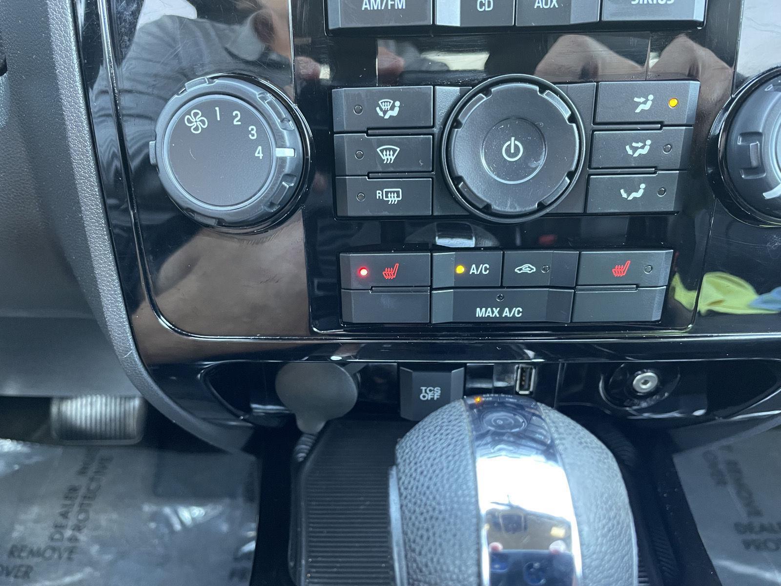 Vehicle photo 25