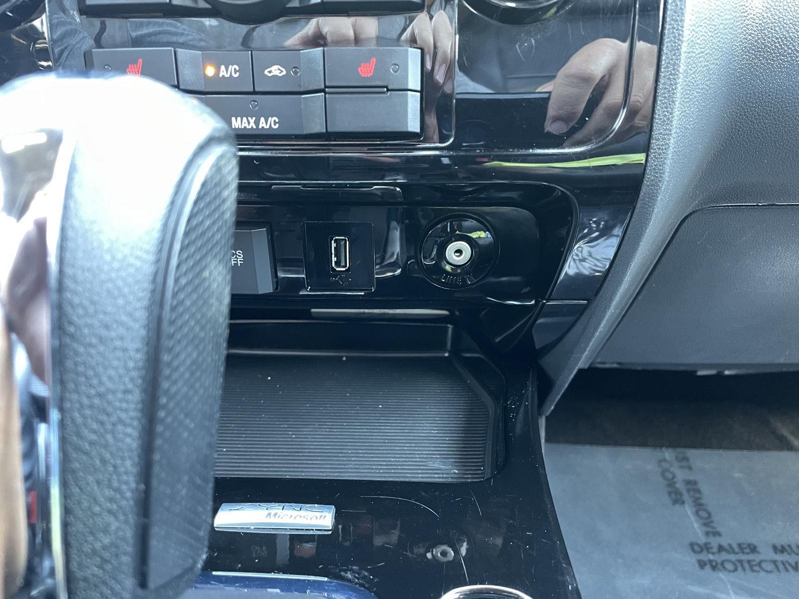 Vehicle photo 26