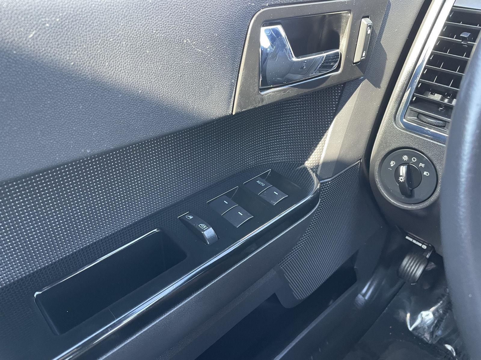 Vehicle photo 27