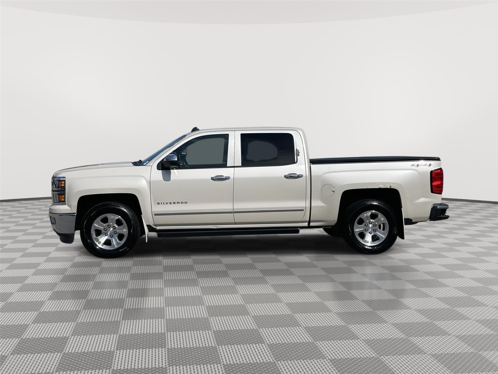 Vehicle photo 2