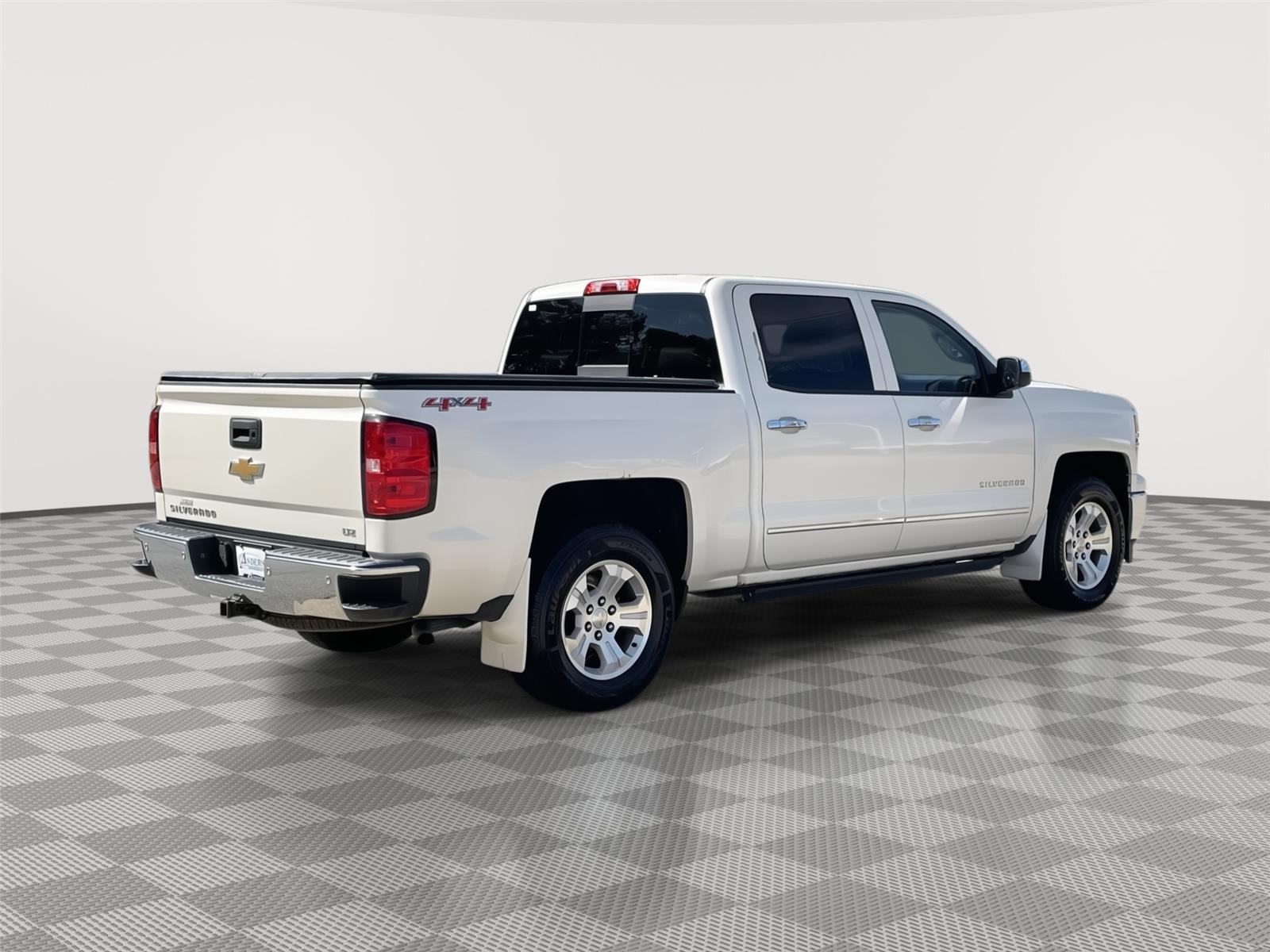 Vehicle photo 7