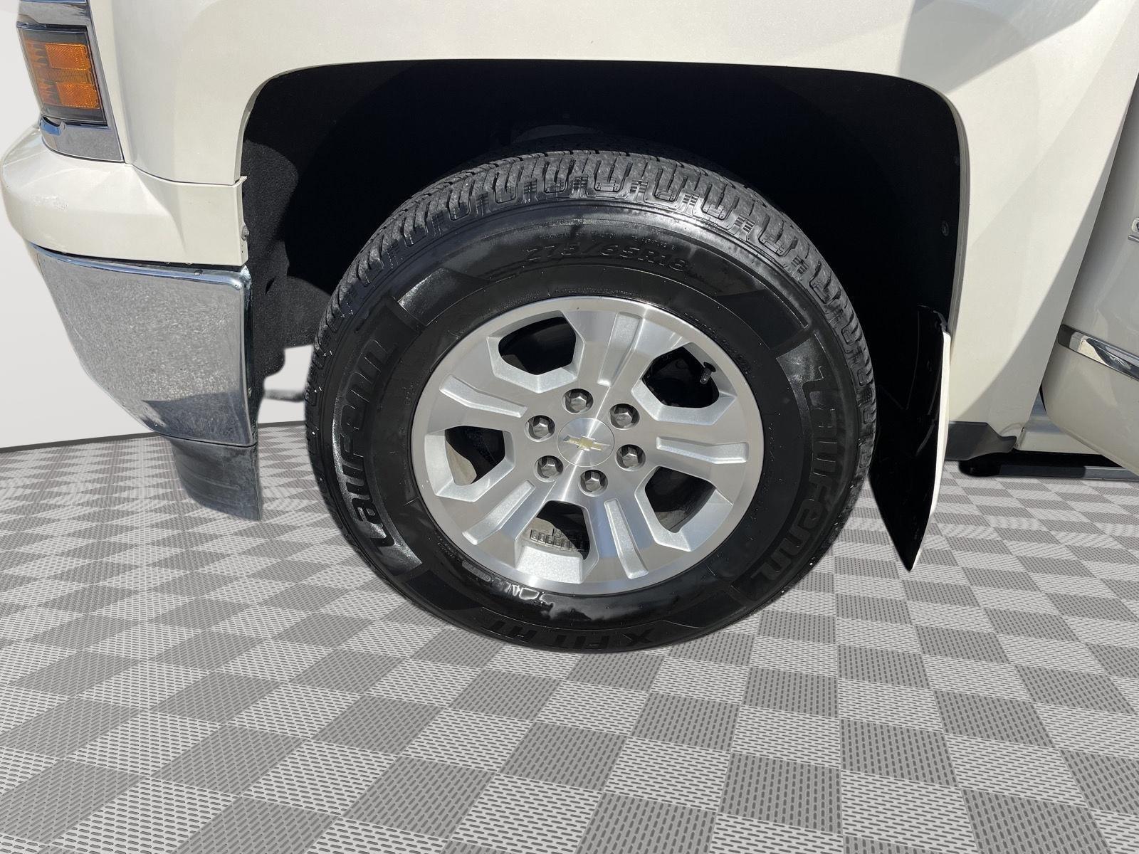 Vehicle photo 10
