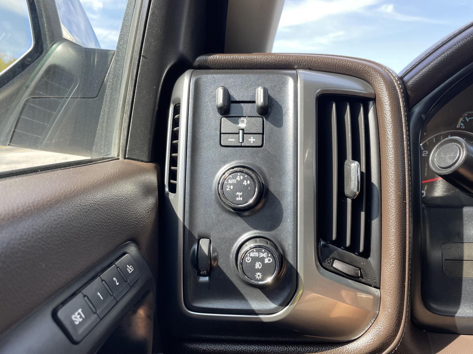 Vehicle photo 15