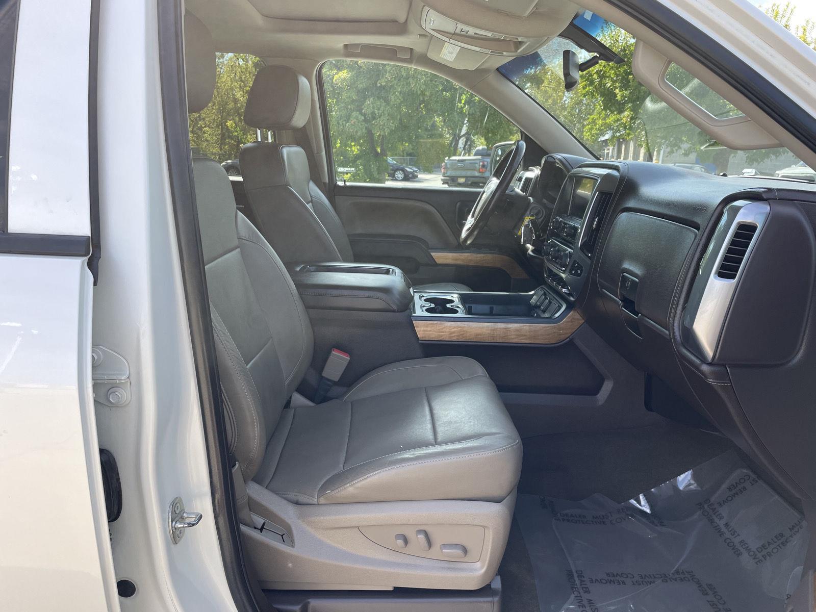 Vehicle photo 18