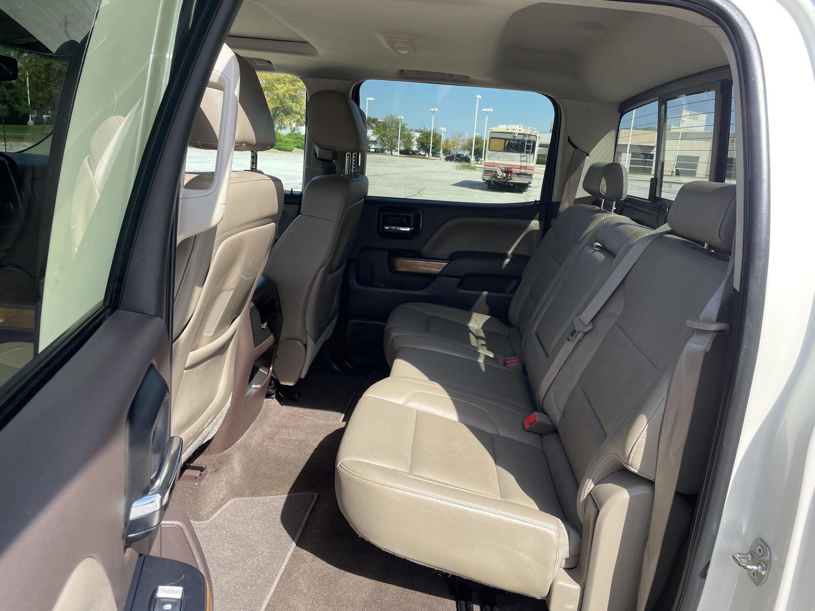 Vehicle photo 19