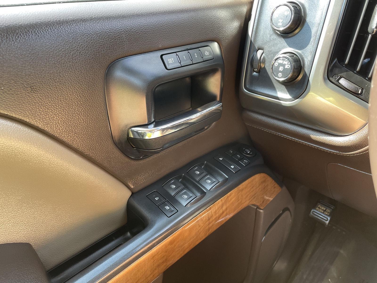 Vehicle photo 29
