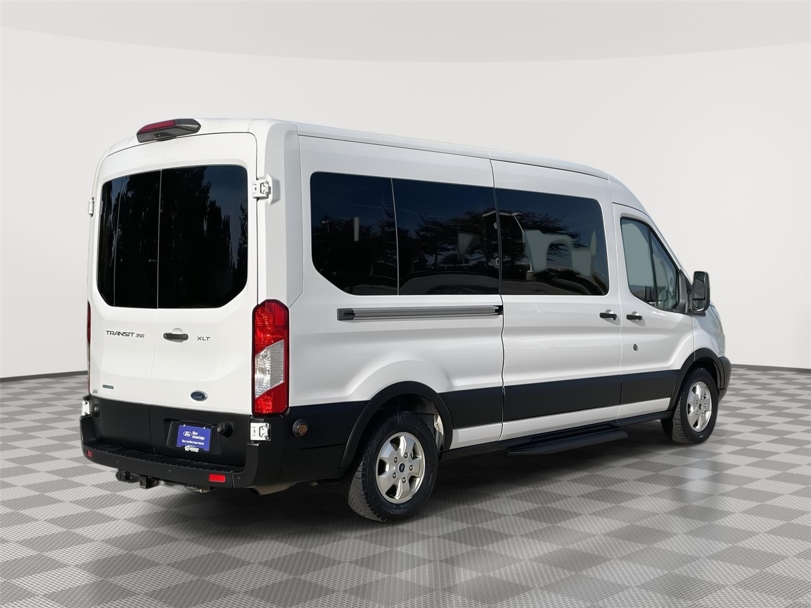 Vehicle photo 7