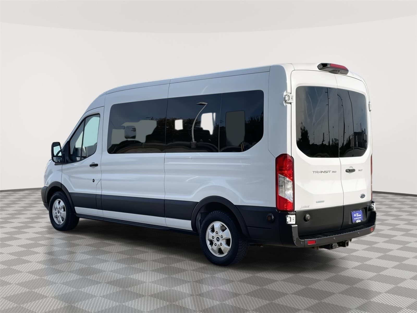 Vehicle photo 9