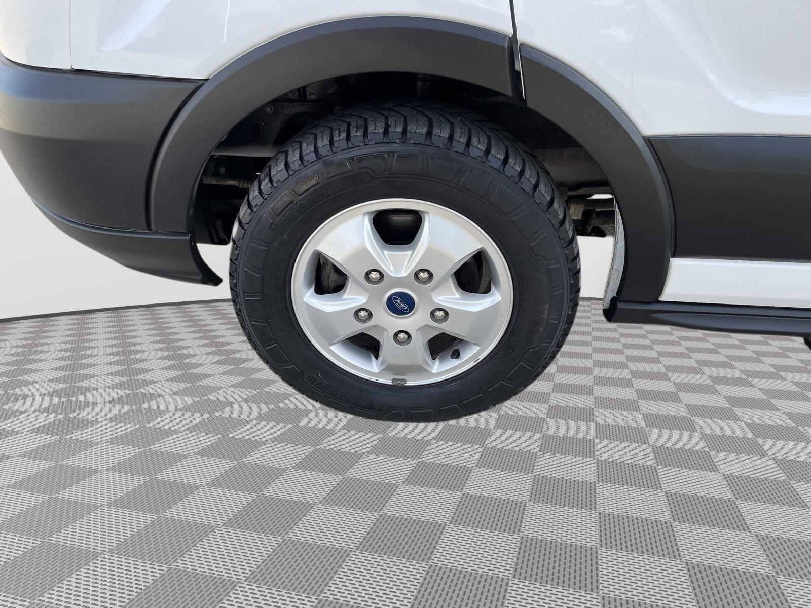 Vehicle photo 10
