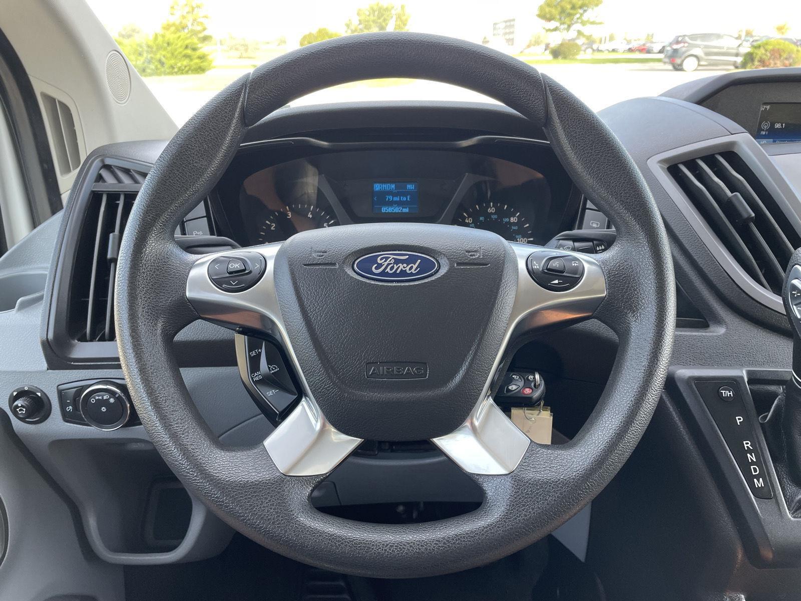 Vehicle photo 11