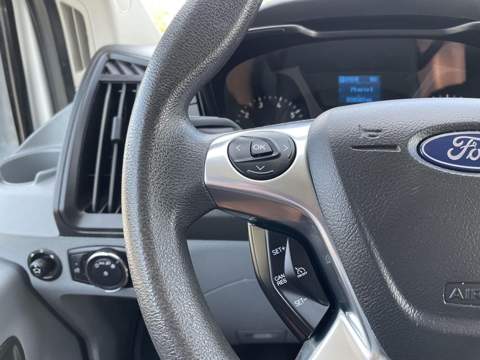 Vehicle photo 12