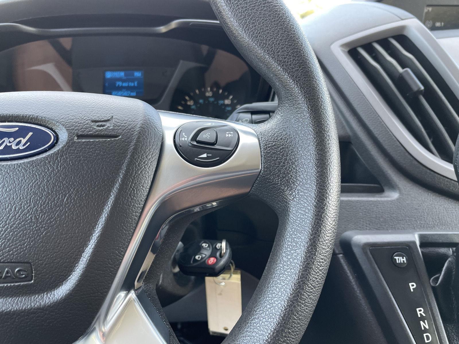 Vehicle photo 13