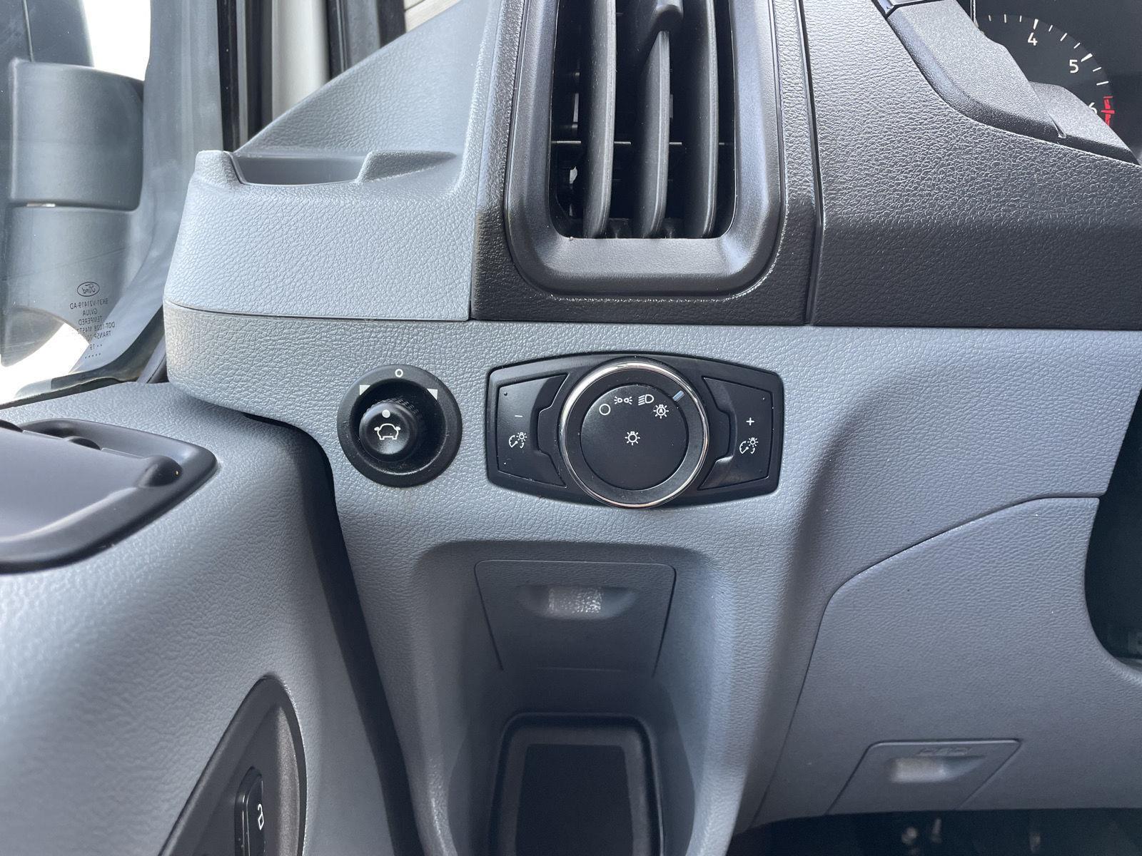 Vehicle photo 15