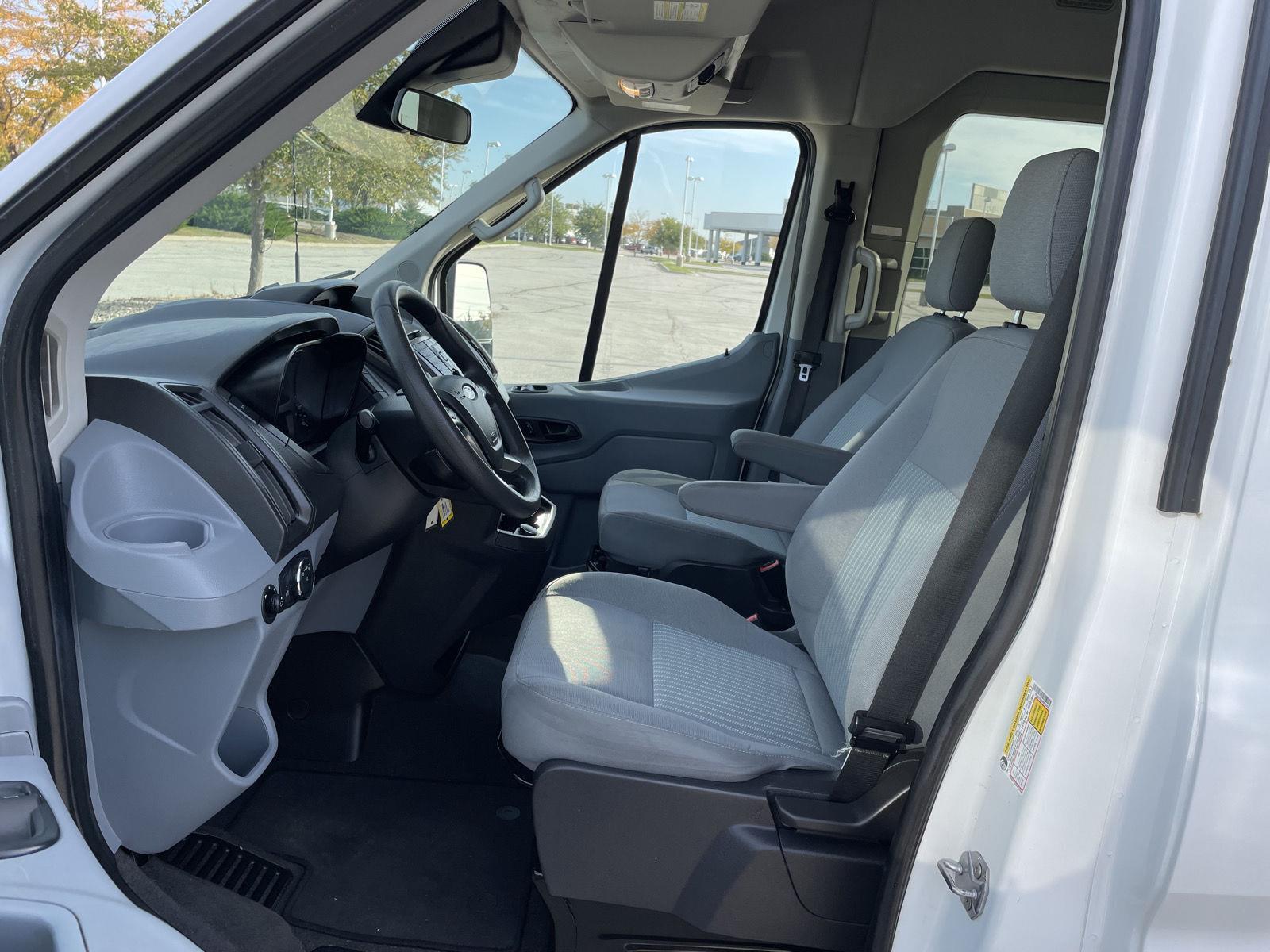 Vehicle photo 16