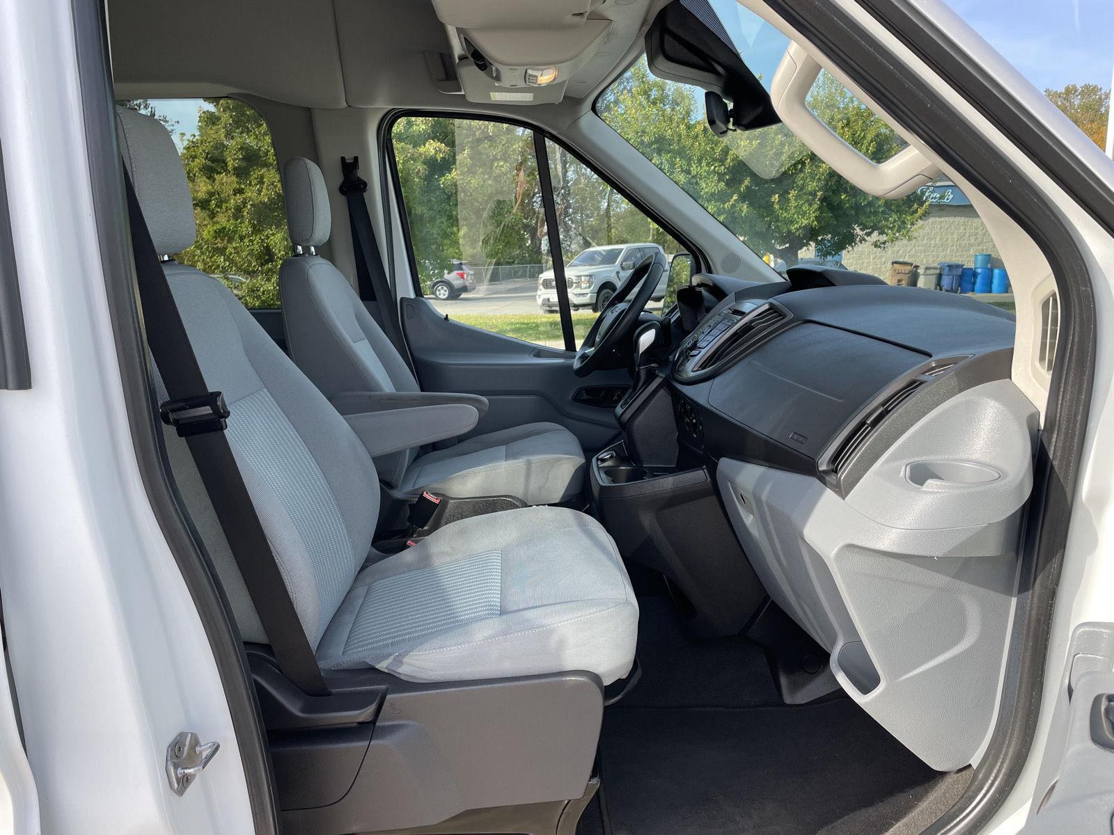 Vehicle photo 18