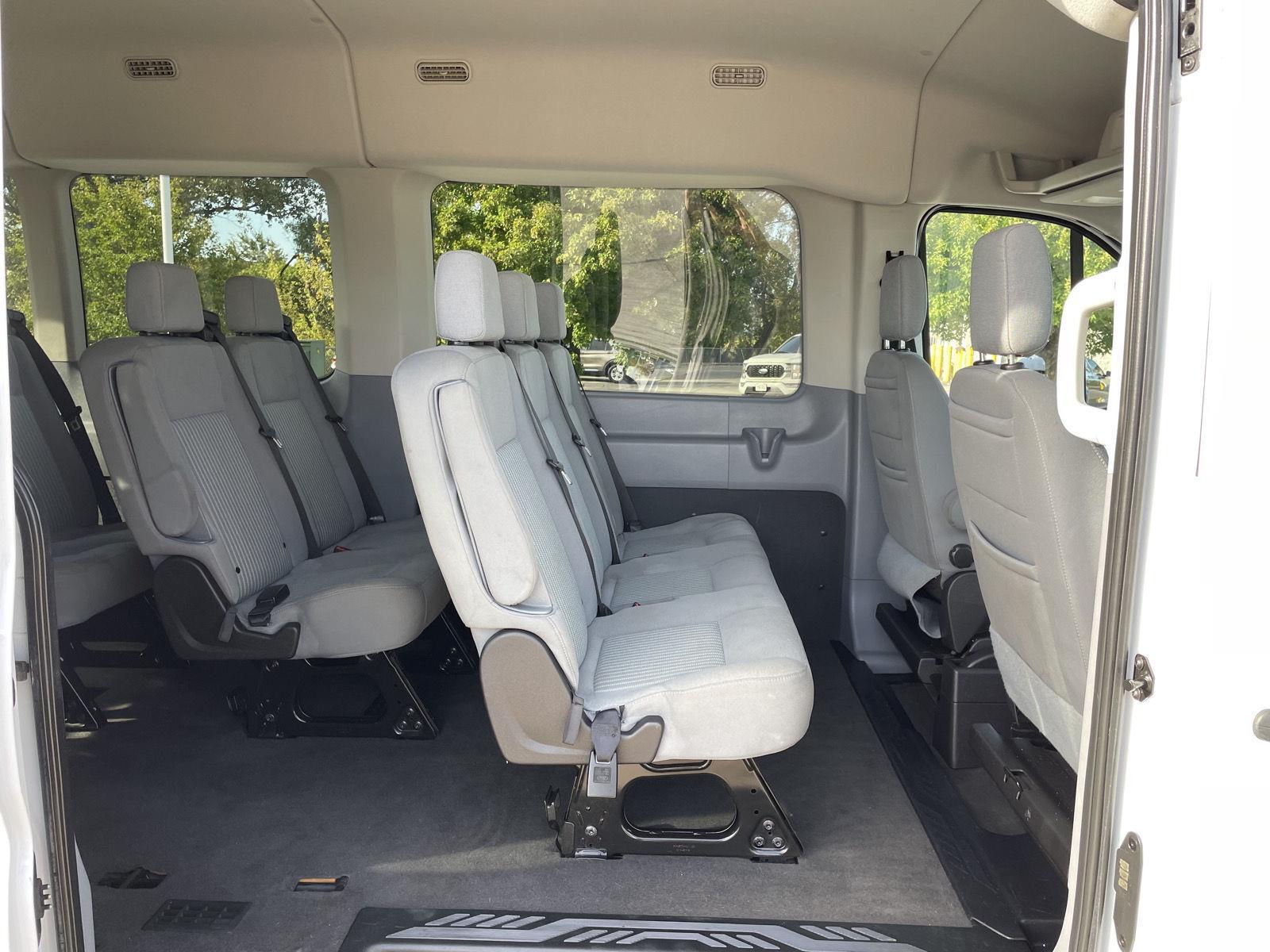 Vehicle photo 19
