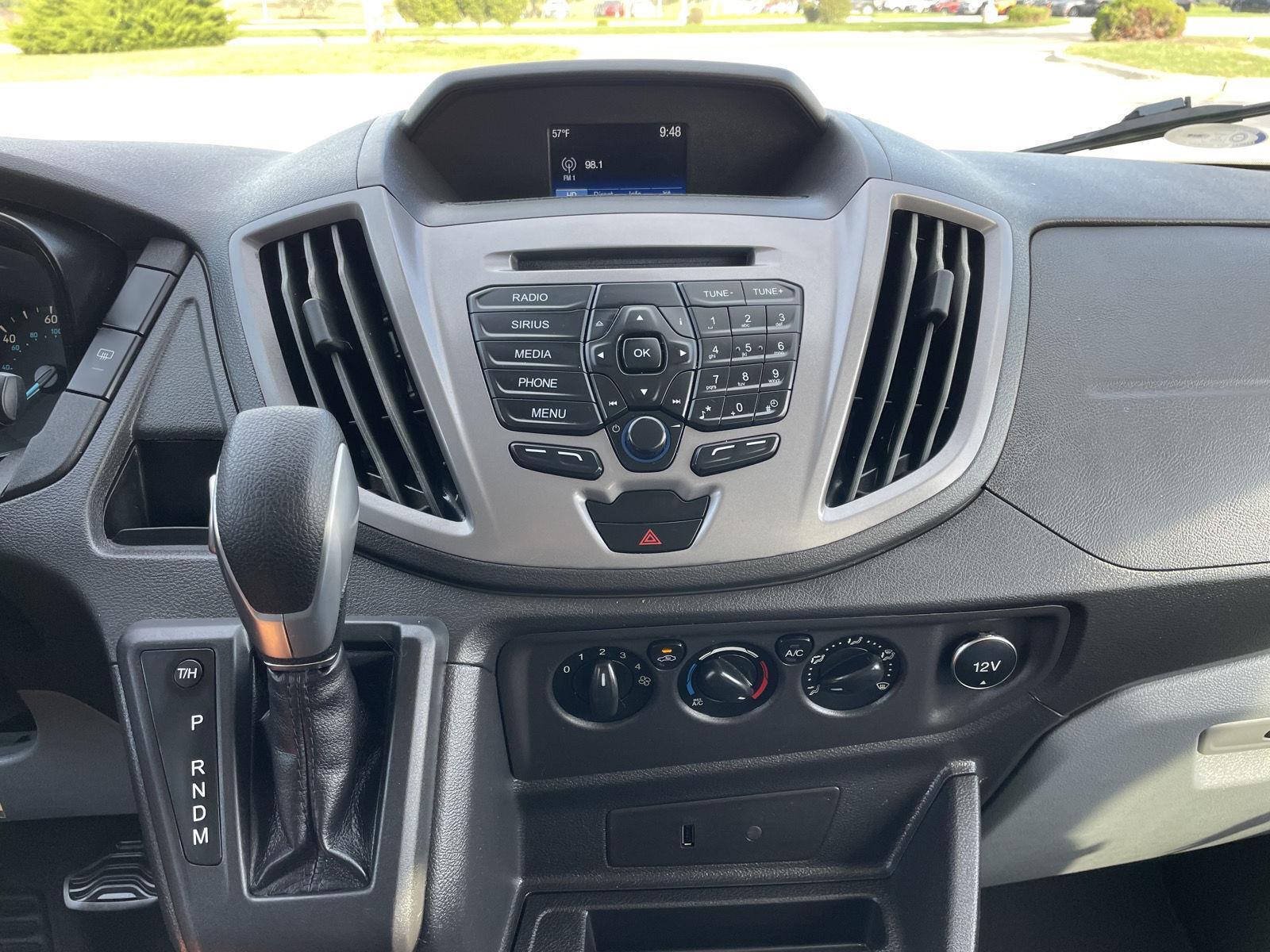 Vehicle photo 23