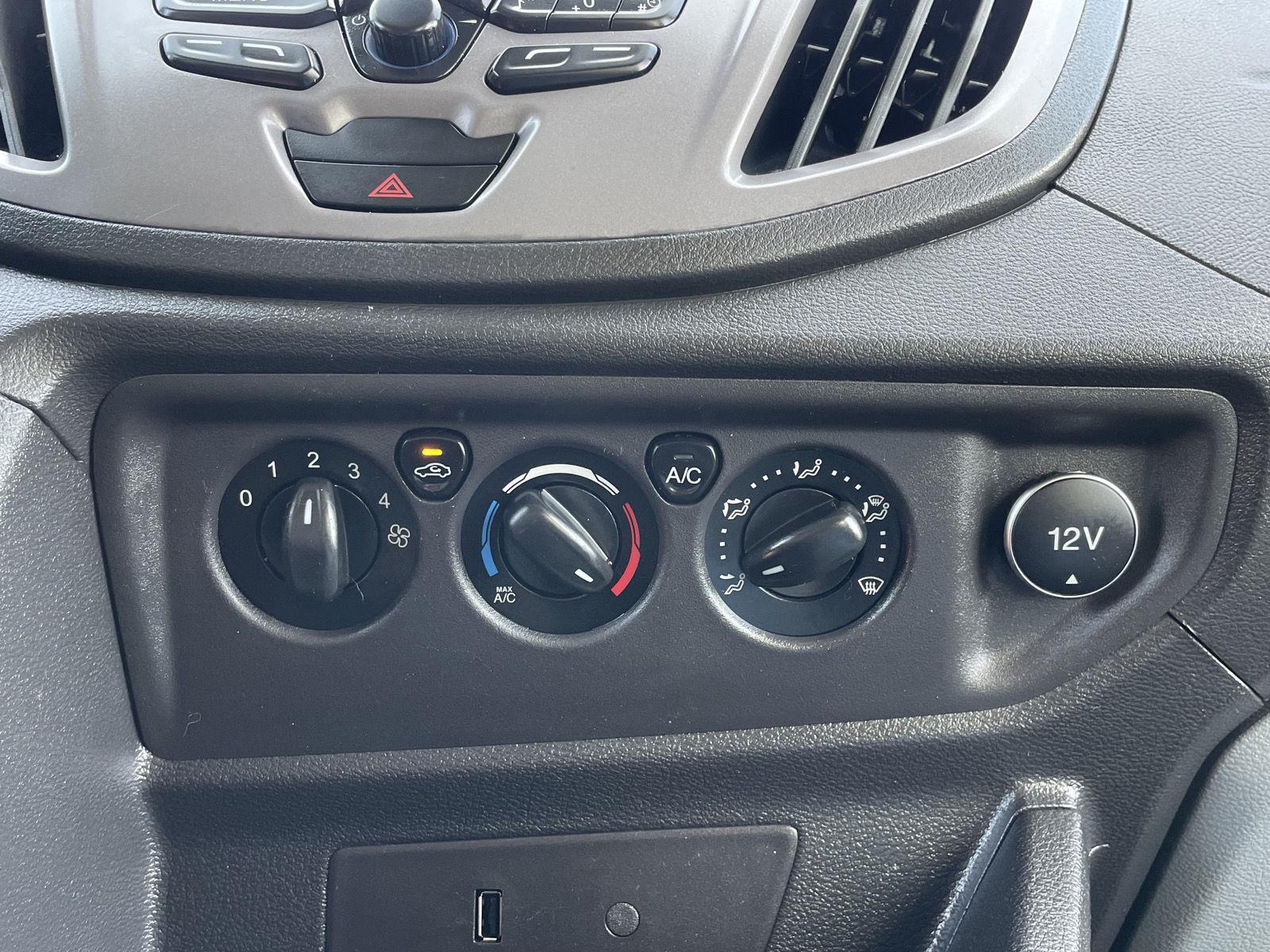 Vehicle photo 26