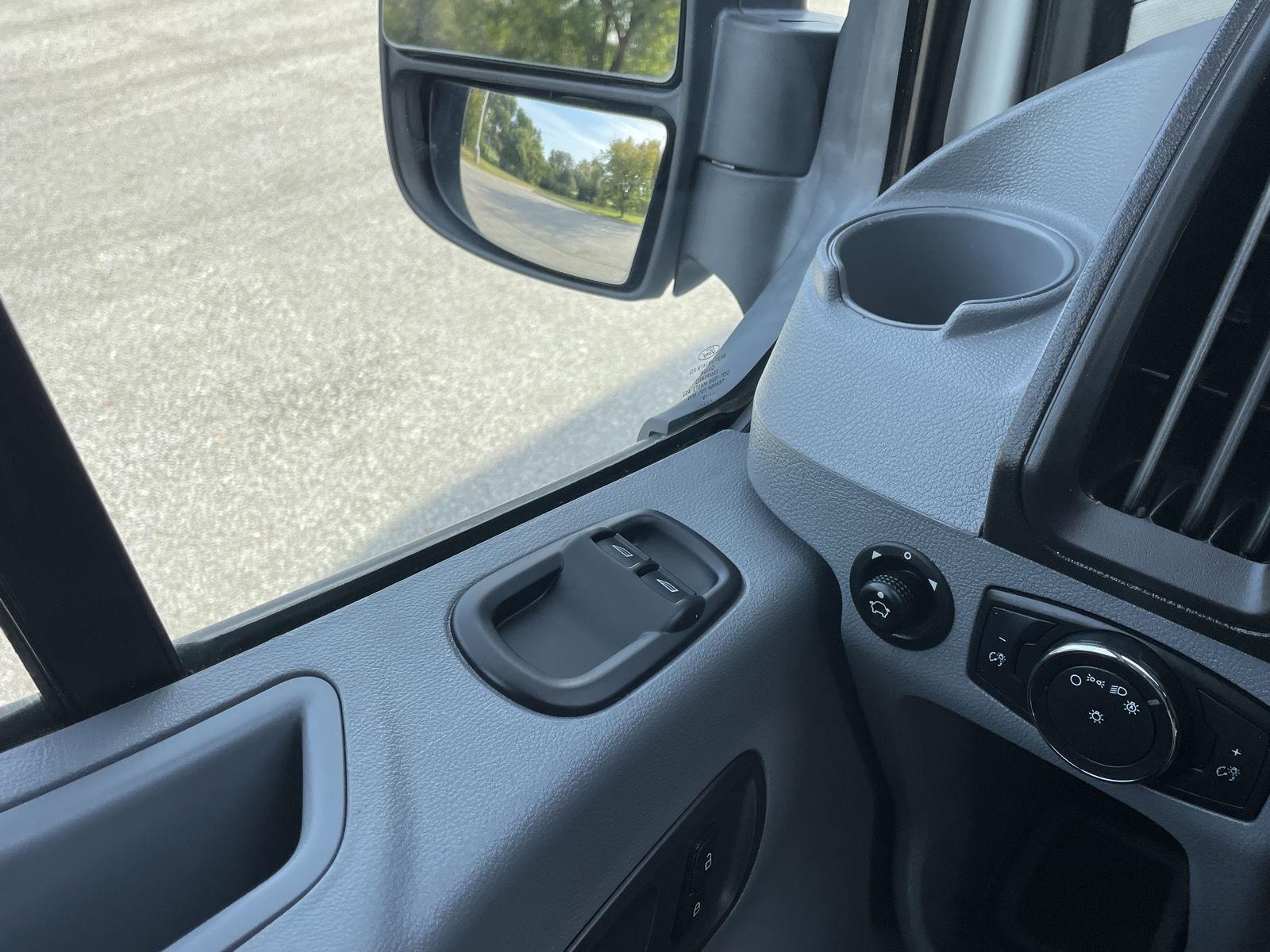 Vehicle photo 28