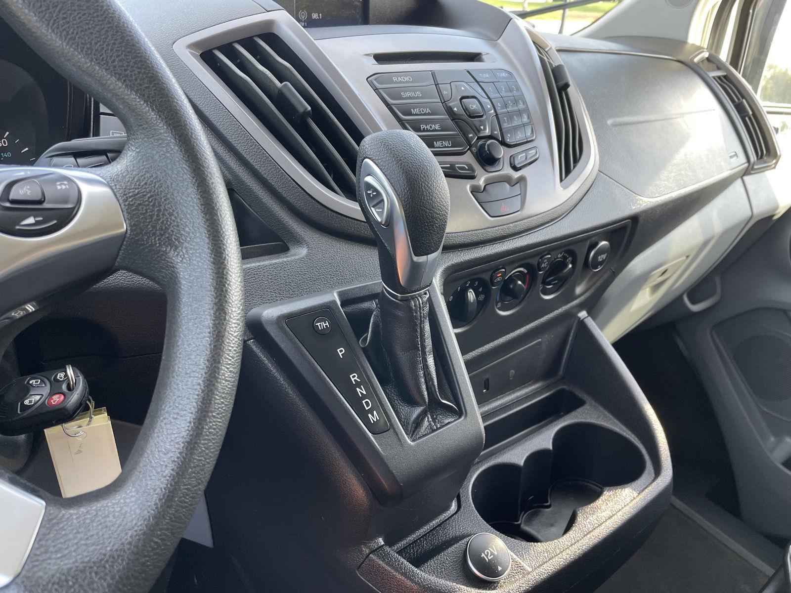 Vehicle photo 29