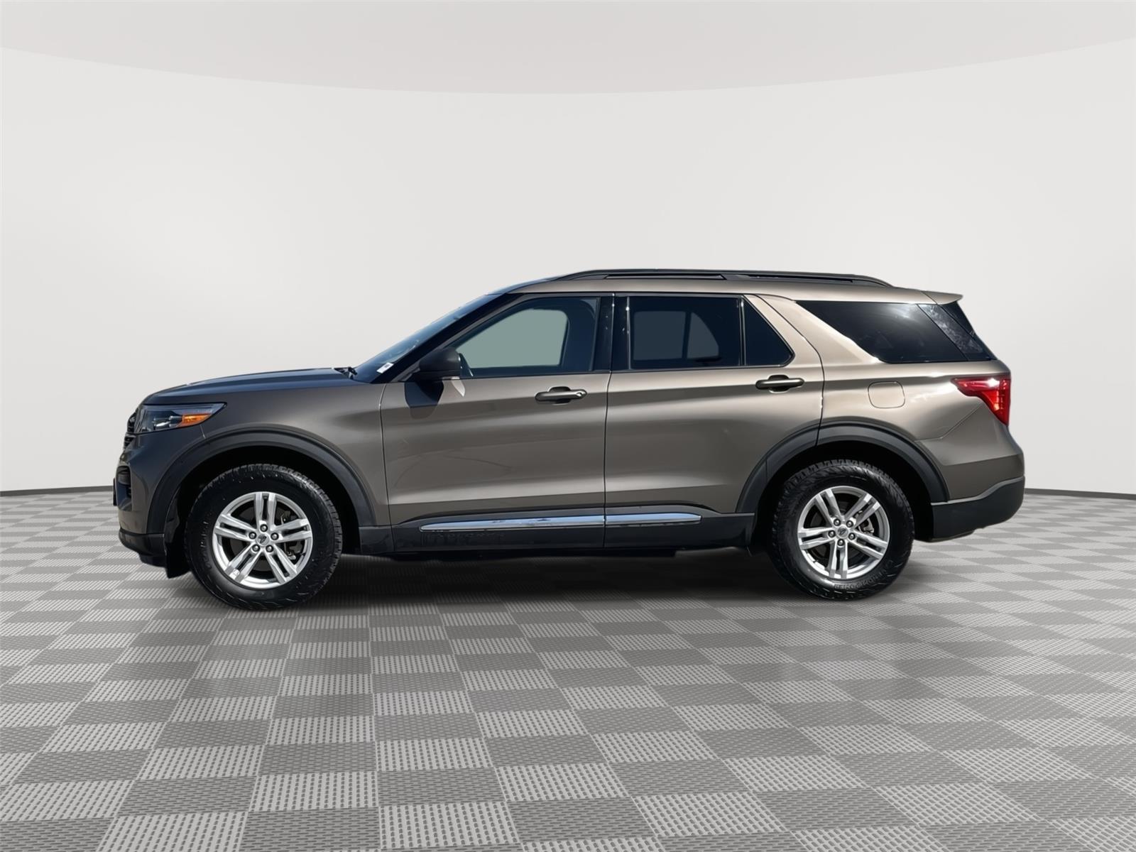 Vehicle photo 2