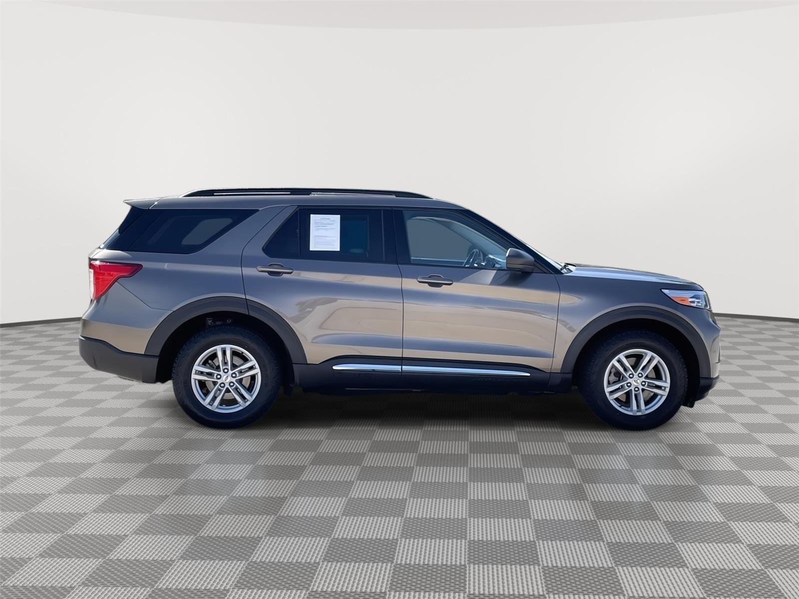 Vehicle photo 6