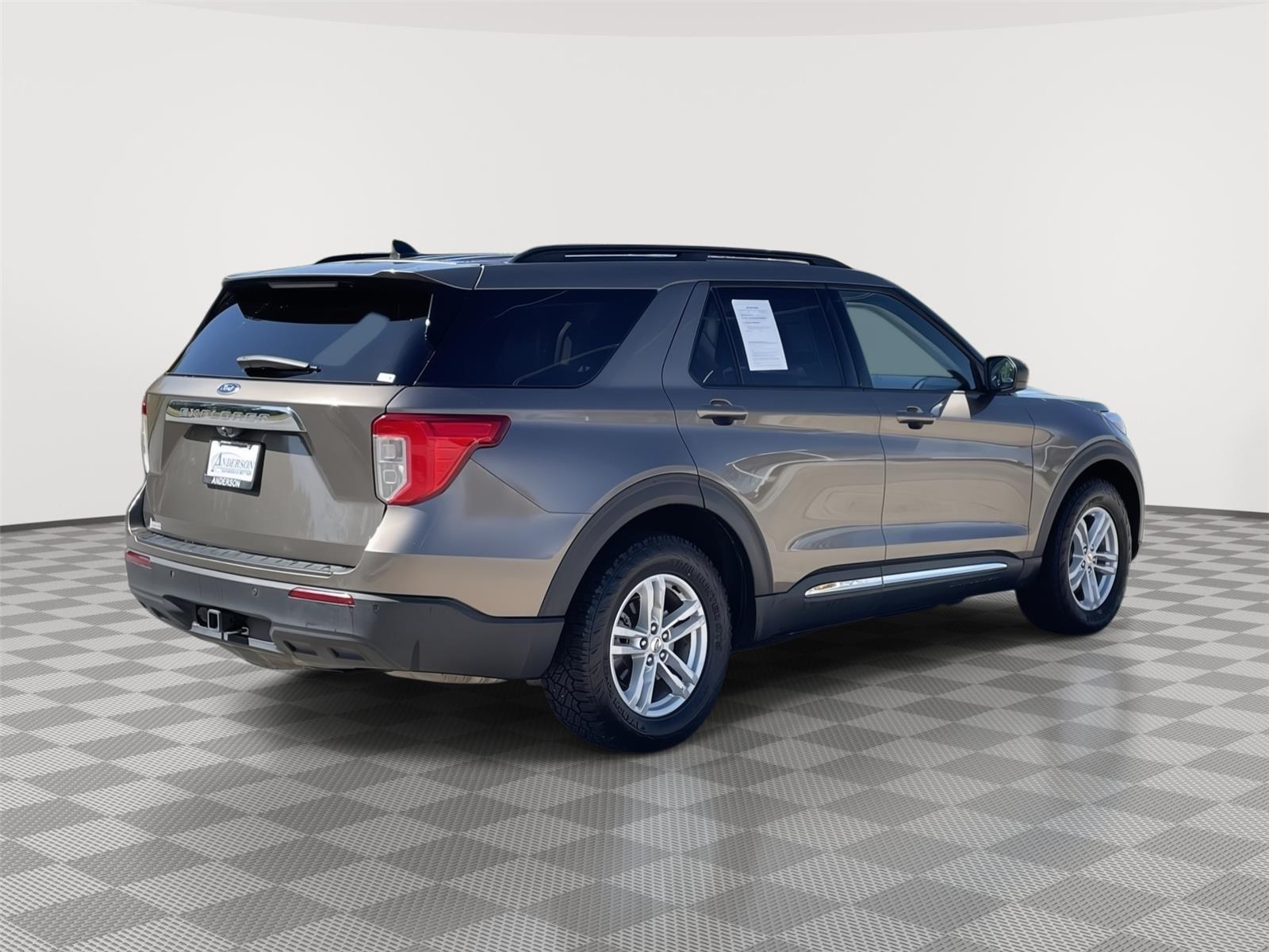 Vehicle photo 7