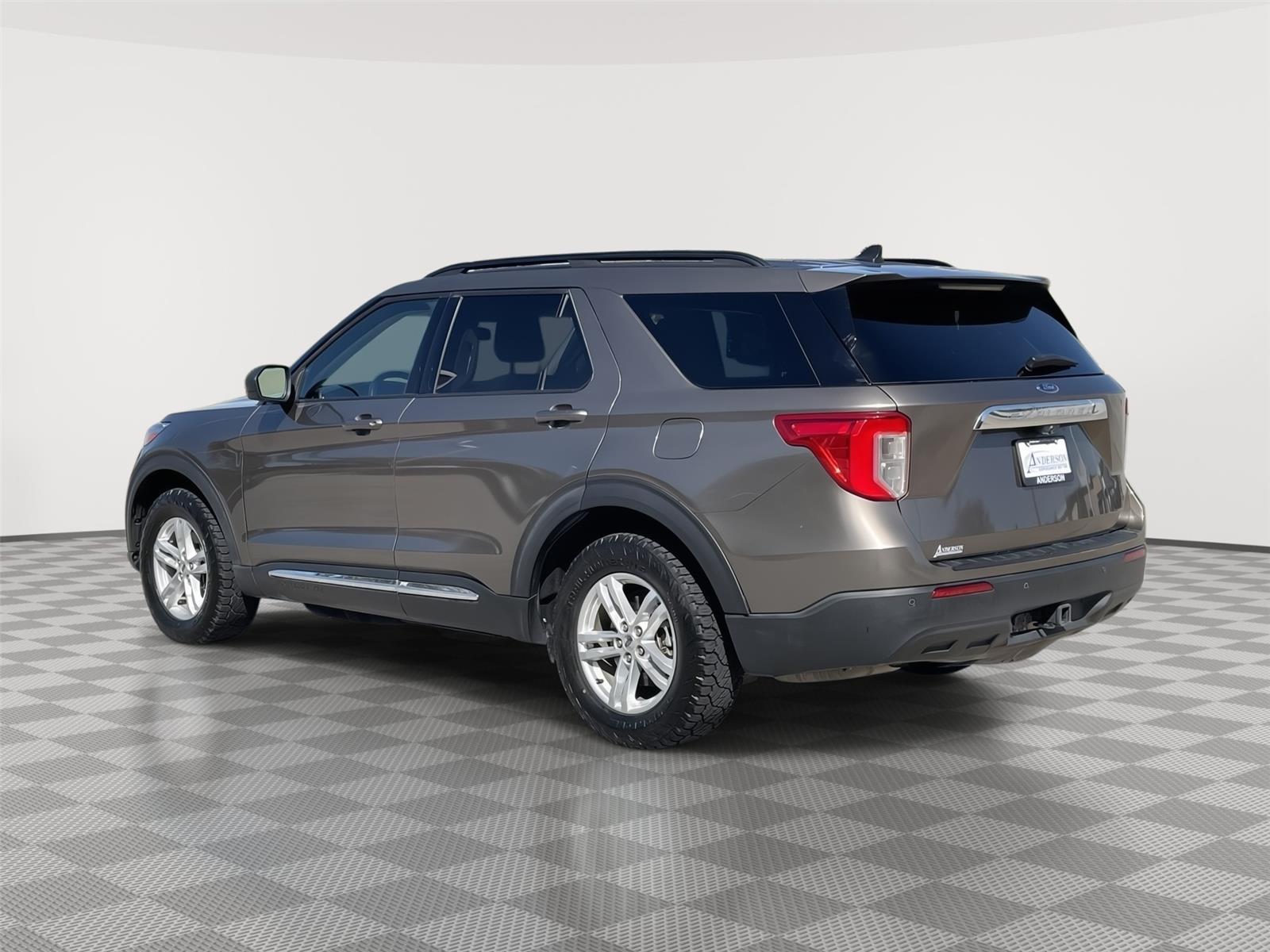 Vehicle photo 9