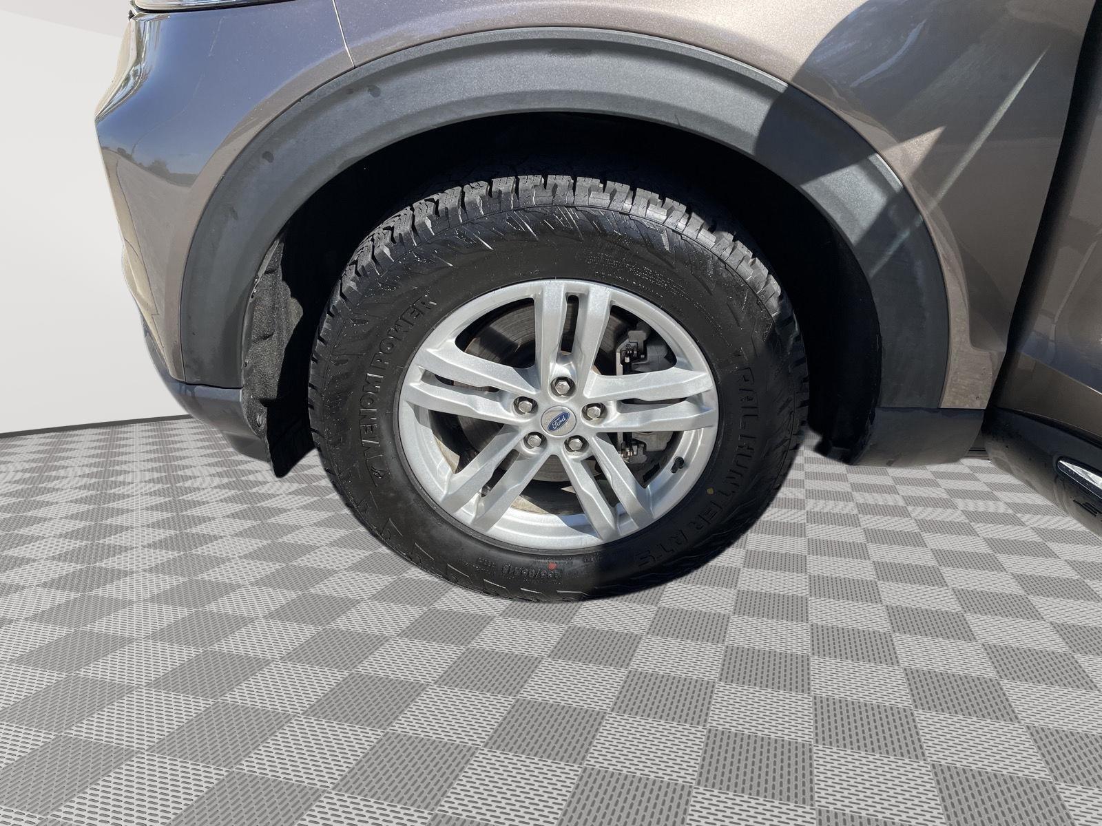 Vehicle photo 10