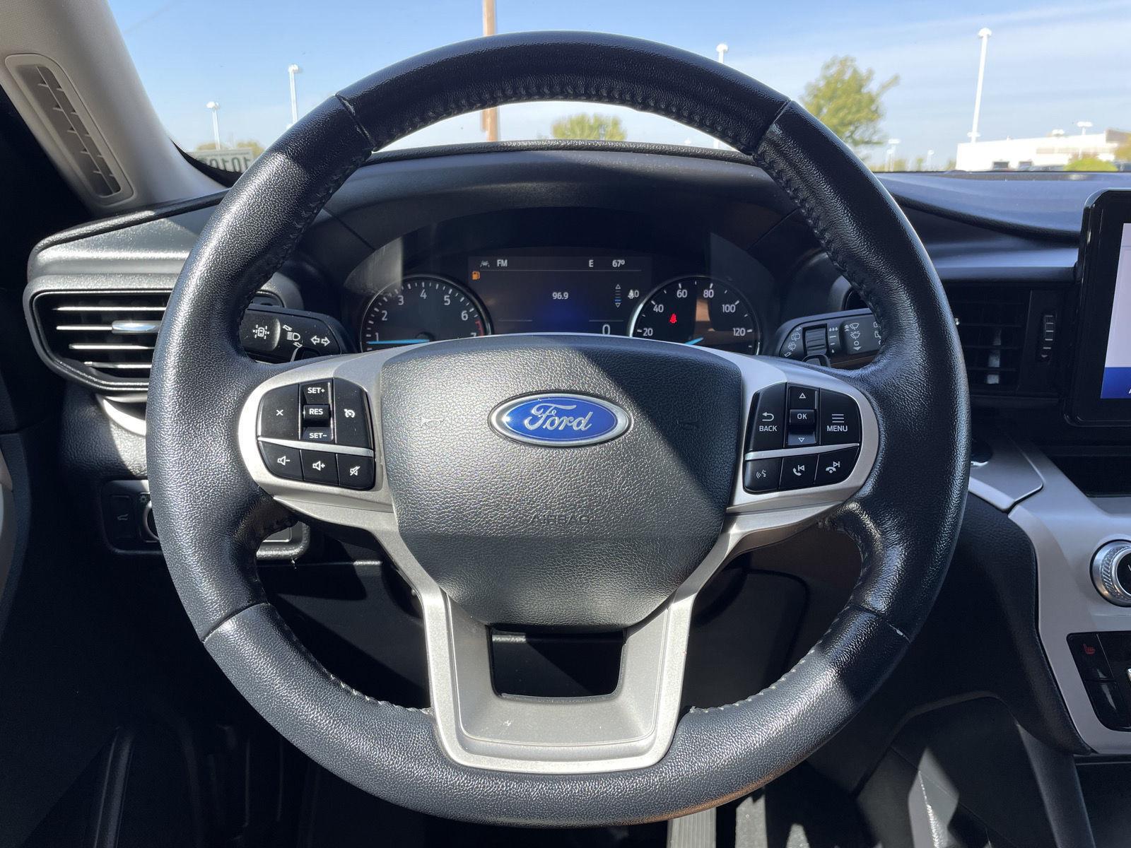 Vehicle photo 12
