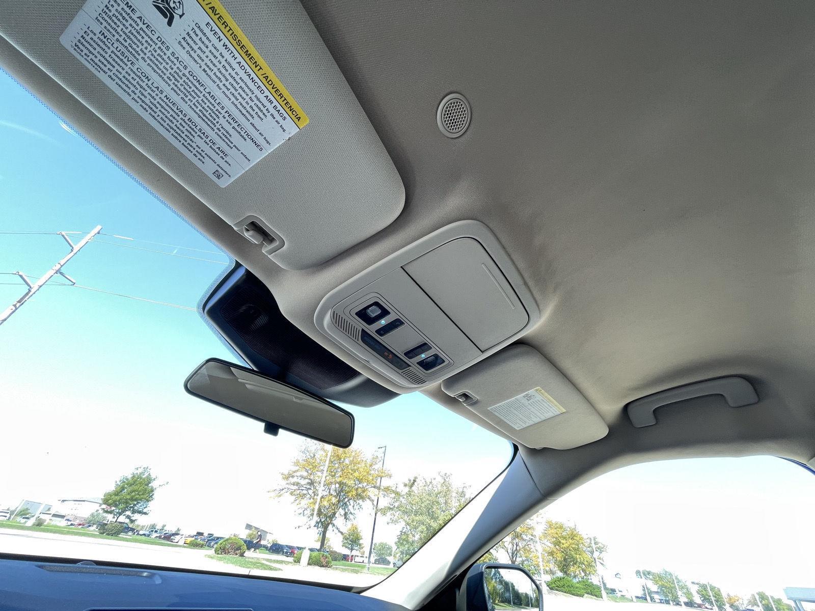Vehicle photo 22