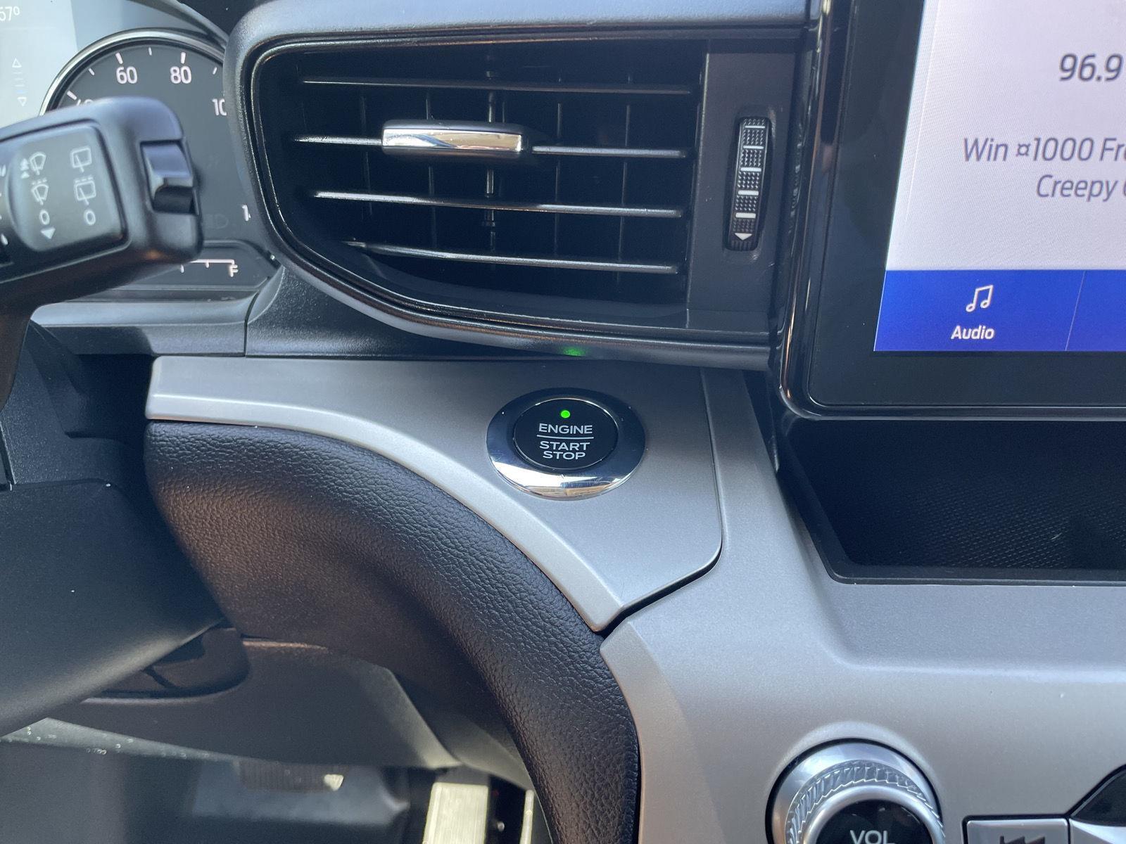 Vehicle photo 25