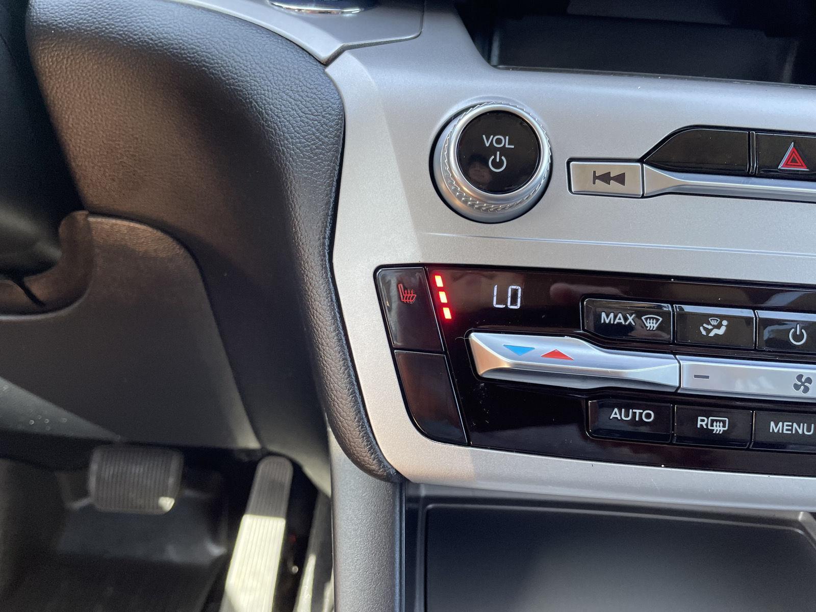 Vehicle photo 27