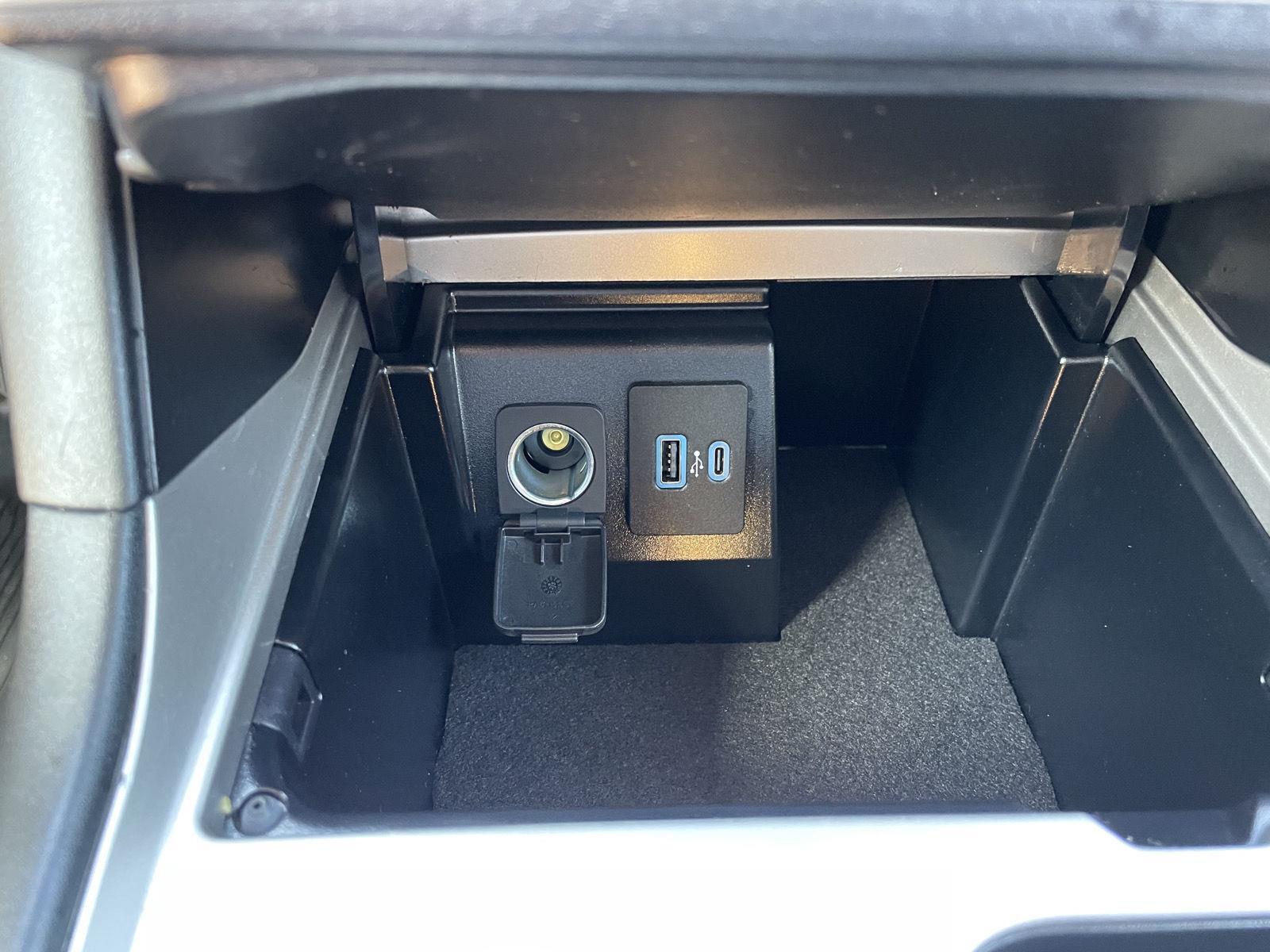 Vehicle photo 28
