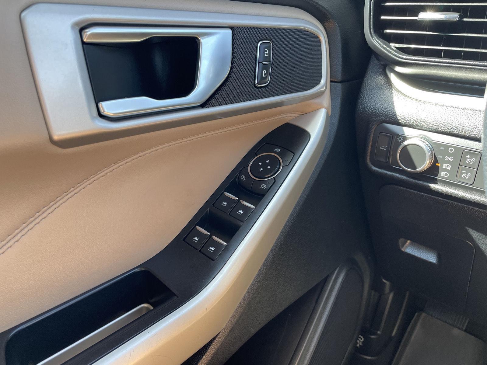 Vehicle photo 29