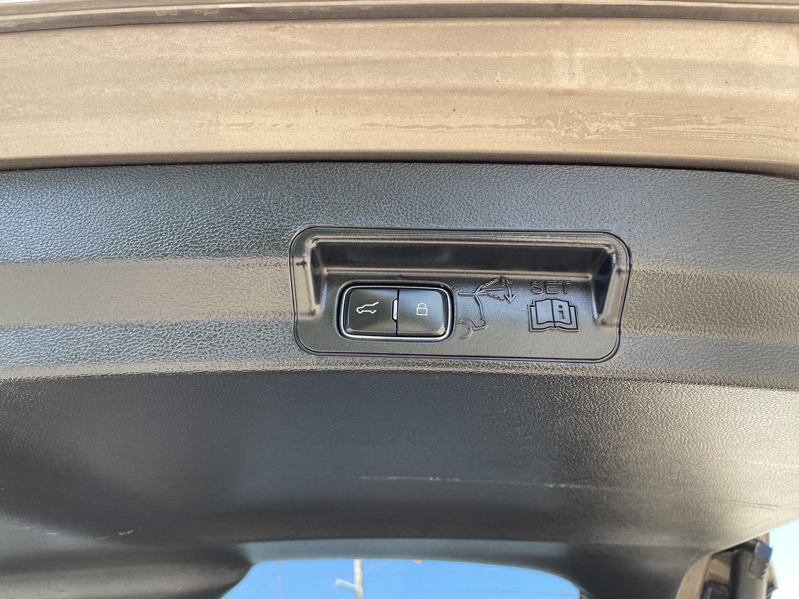 Vehicle photo 36