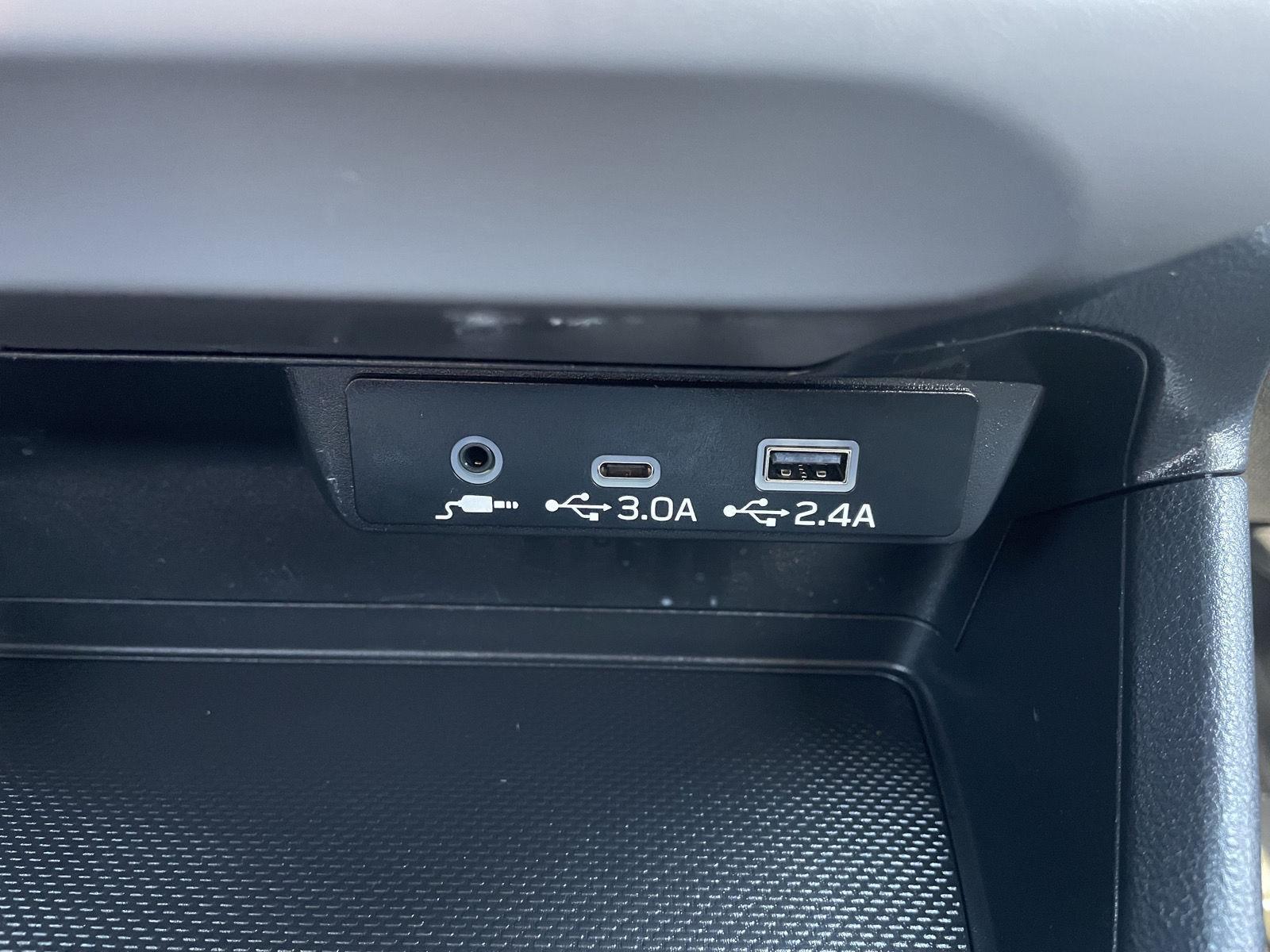 Vehicle photo 26
