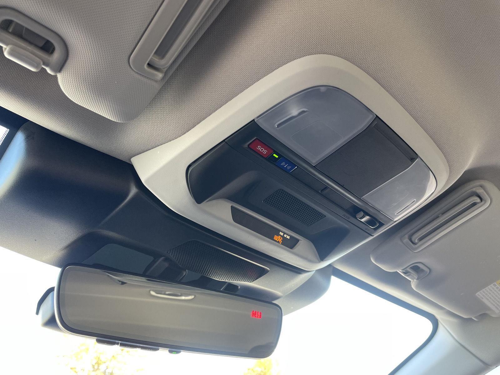 Vehicle photo 30