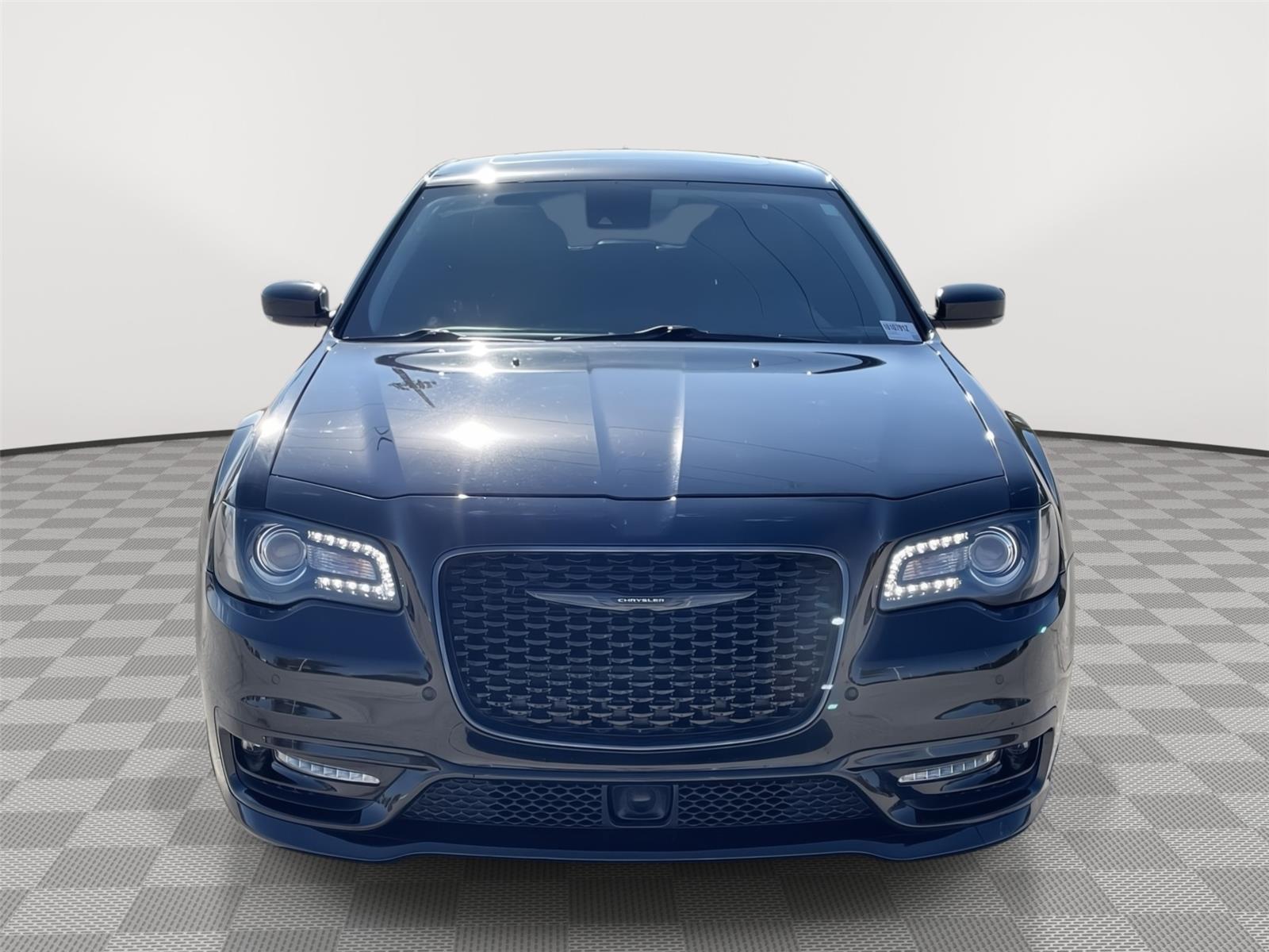 Vehicle photo 4