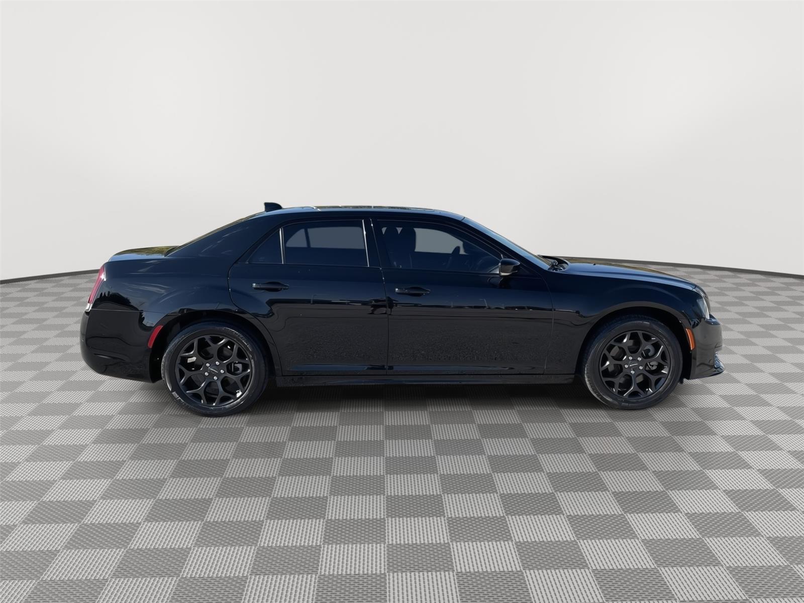 Vehicle photo 6