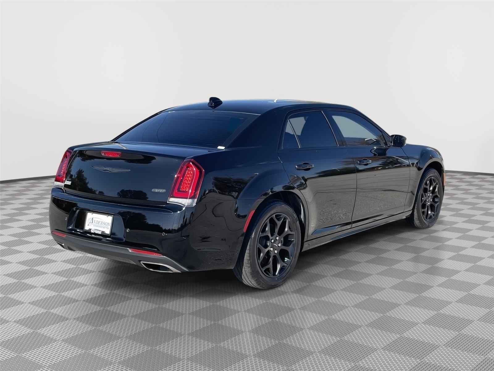 Vehicle photo 7