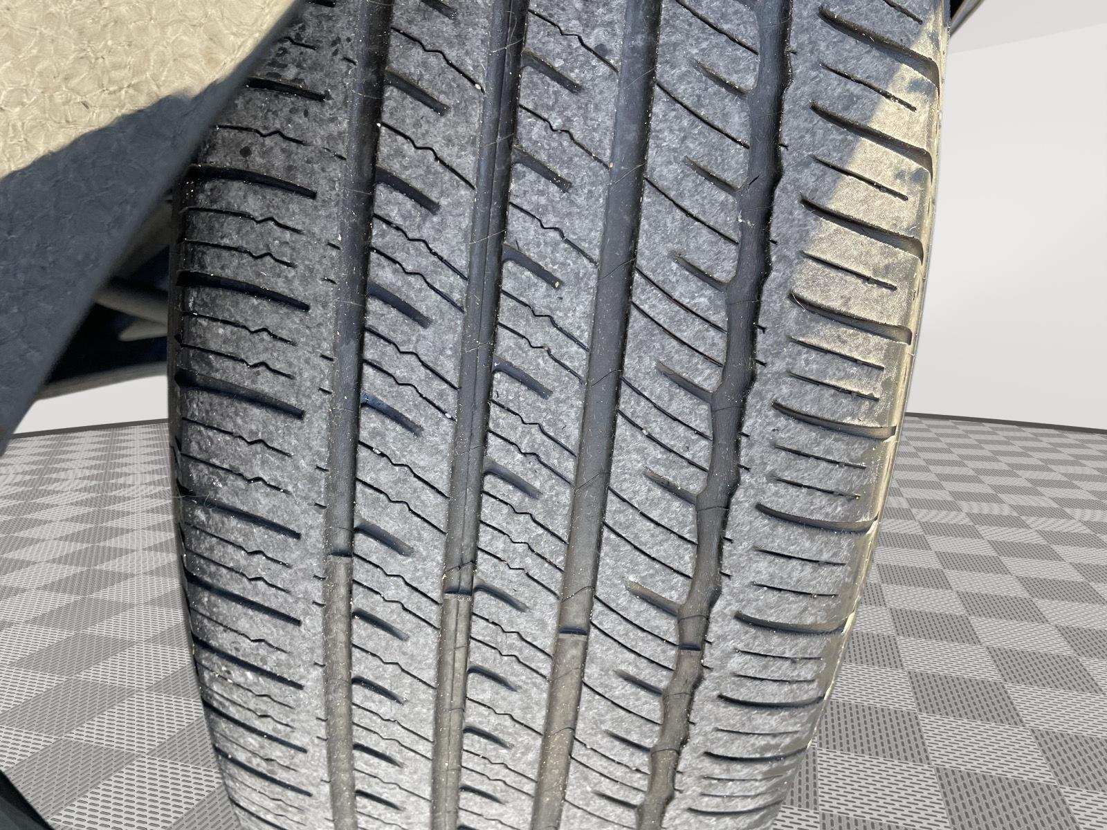 Vehicle photo 11