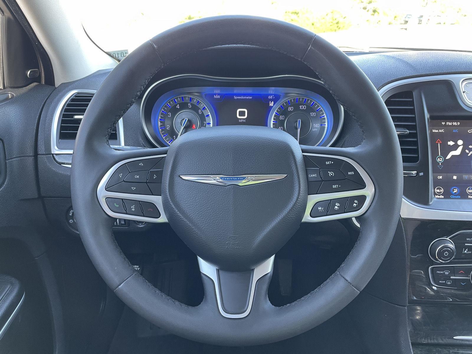 Vehicle photo 12