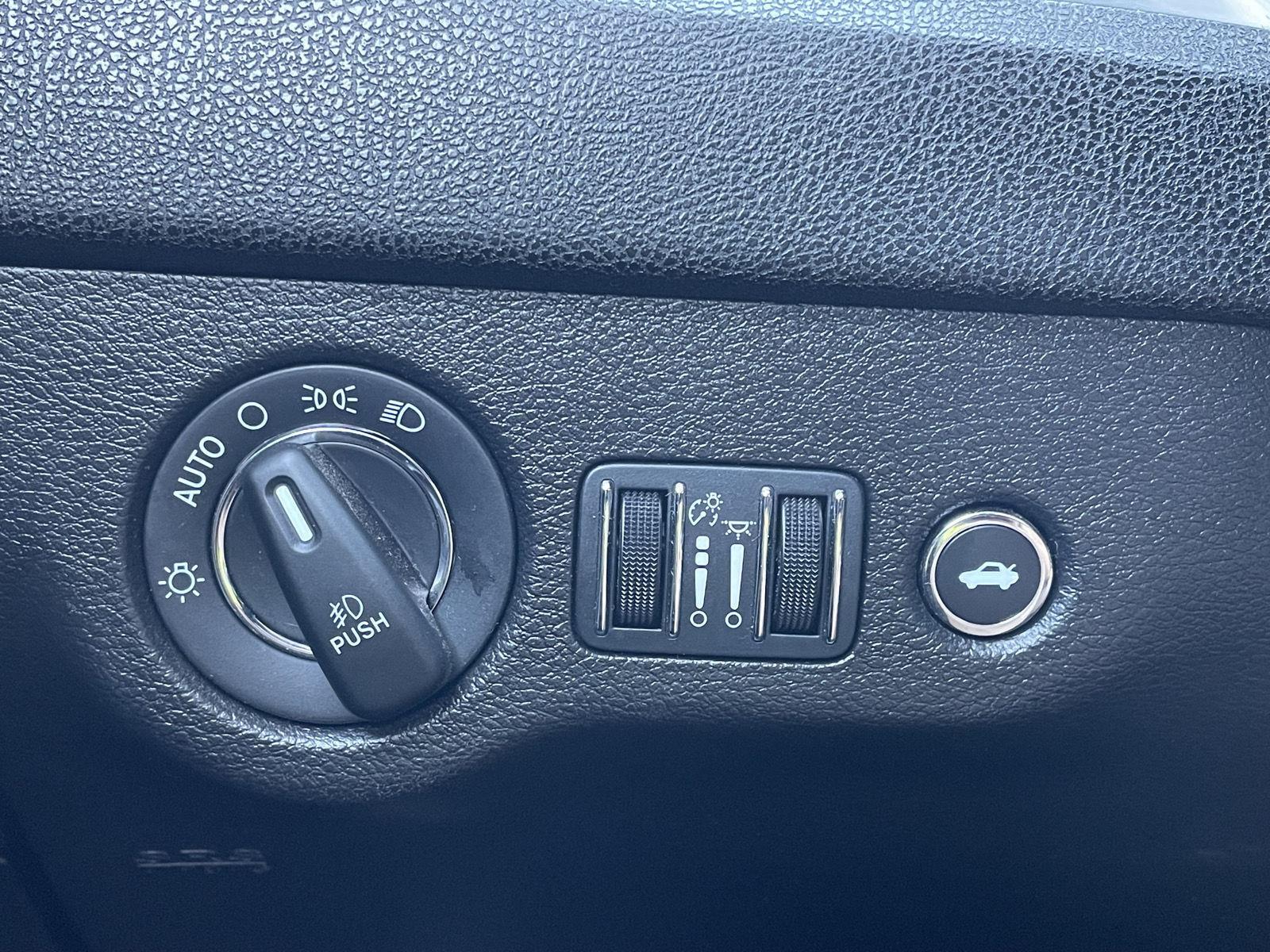 Vehicle photo 16