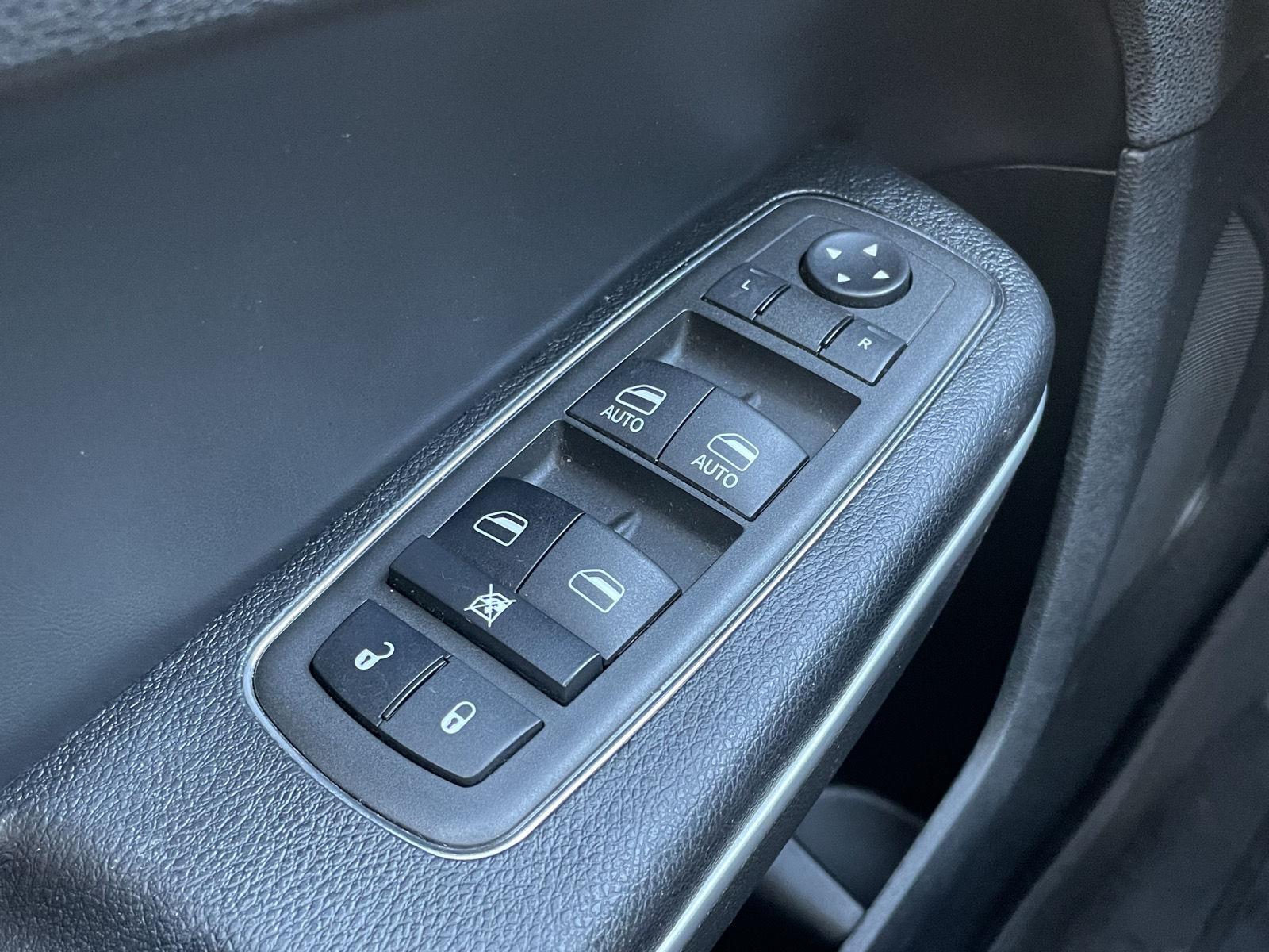 Vehicle photo 17