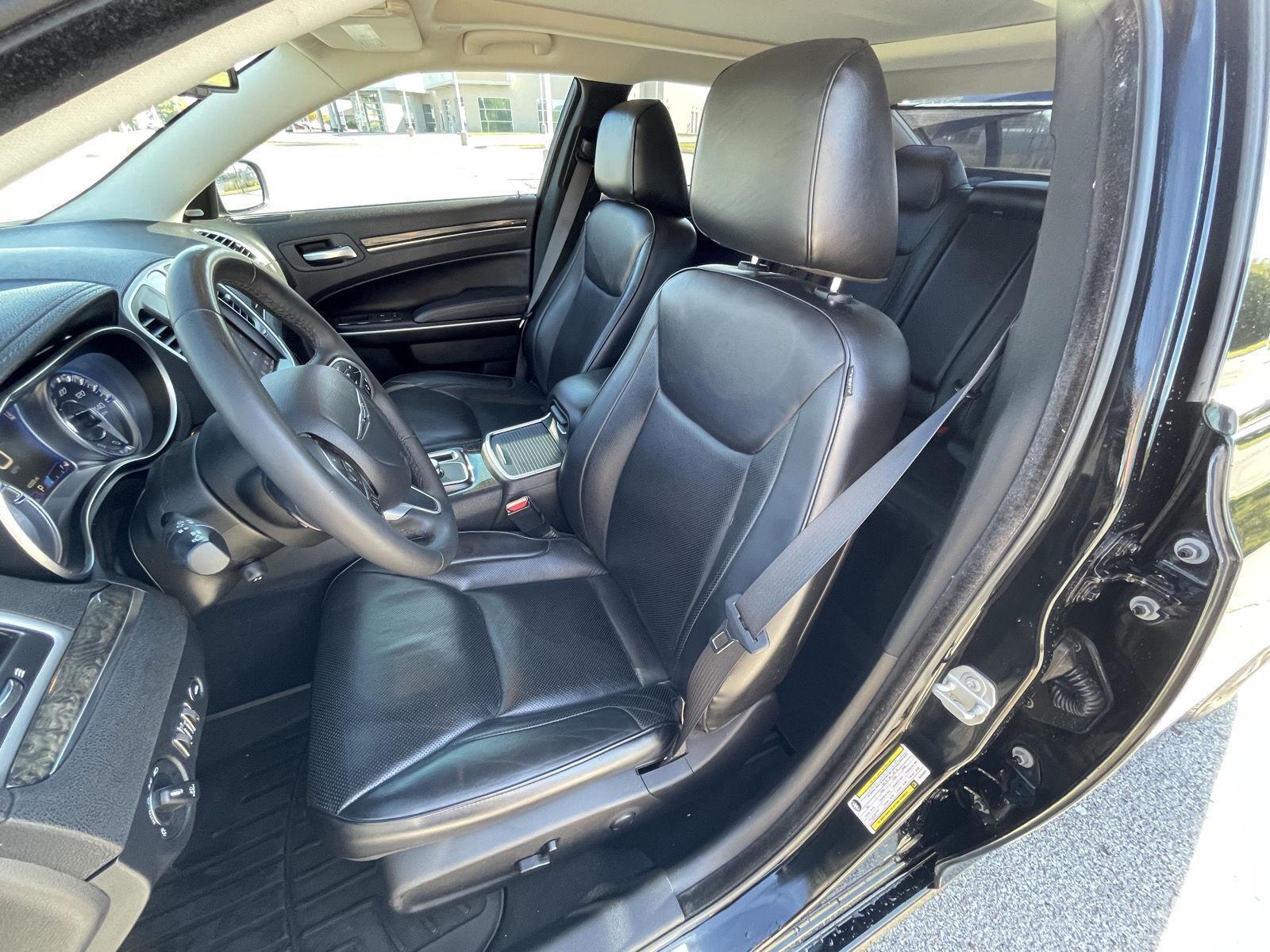 Vehicle photo 19
