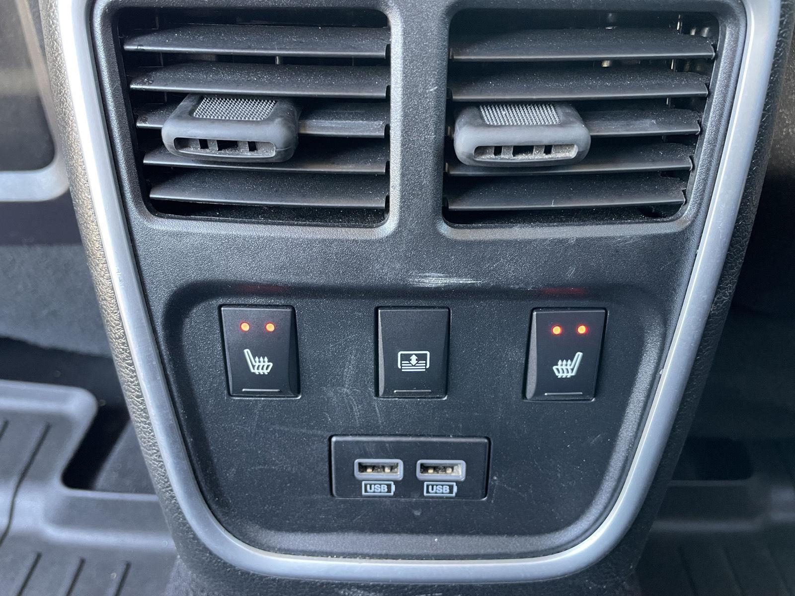 Vehicle photo 23
