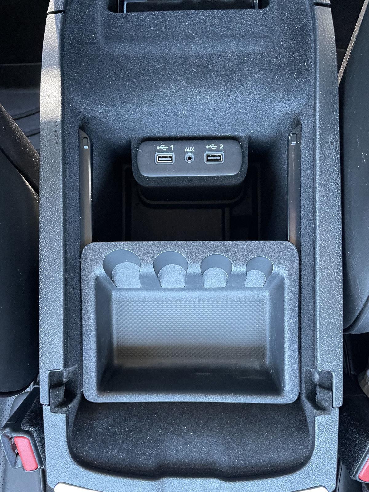 Vehicle photo 26
